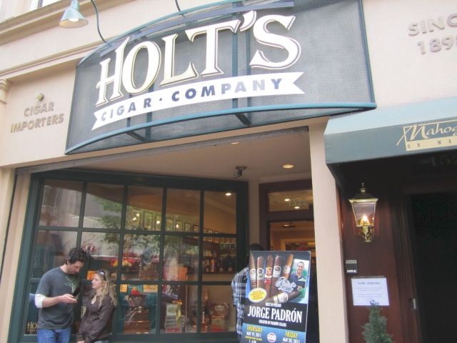 Holt’s Cigar Company – Supporting Our Heroes